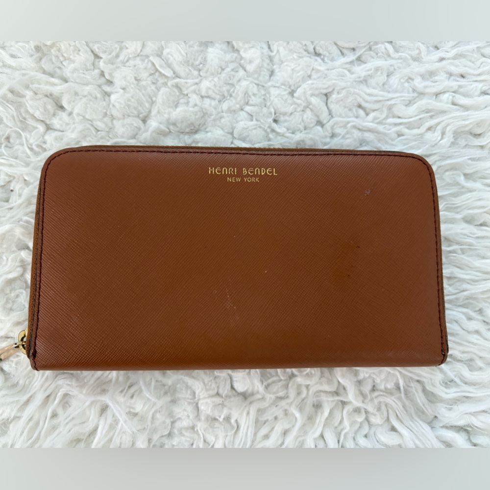 Henri Bendel Continental Zip Around wallet Tan - great condition